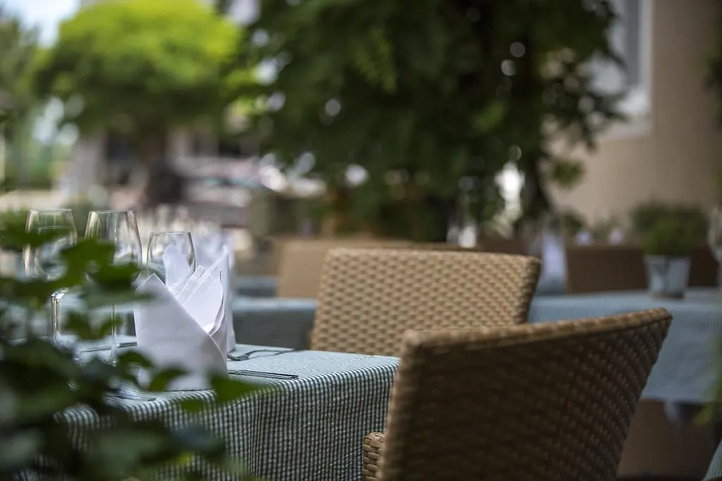 Landhotel 3Kronen Adelsdorf Hotel